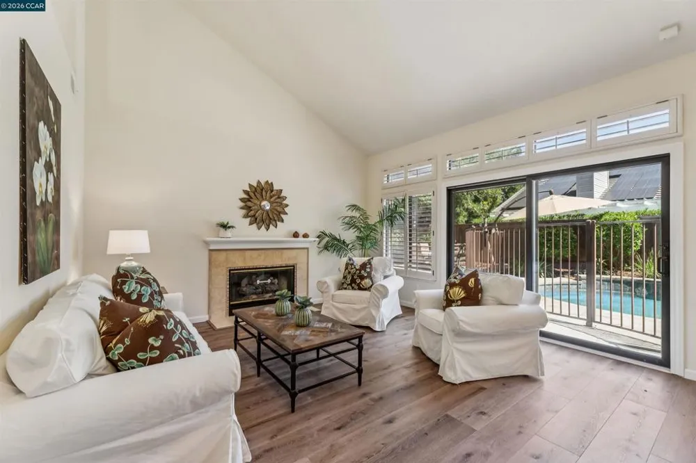 225 Valley Glen Ln Martinez, CA 94553