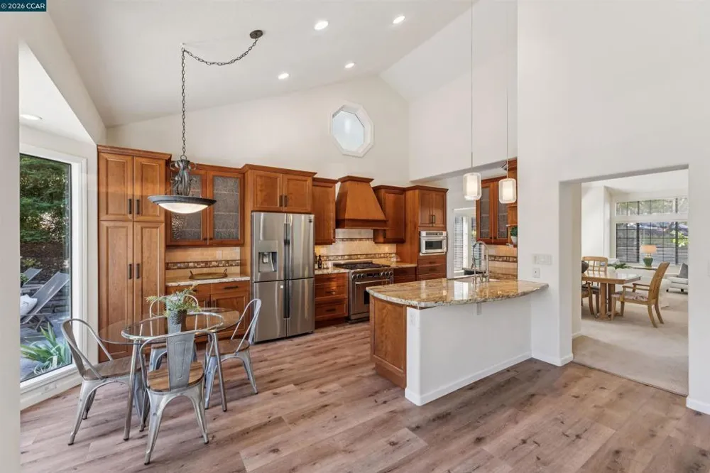 225 Valley Glen Ln Martinez, CA 94553