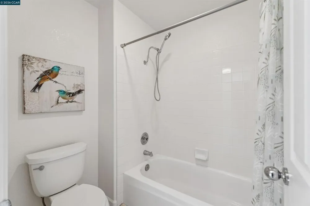 225 Valley Glen Ln Martinez, CA 94553