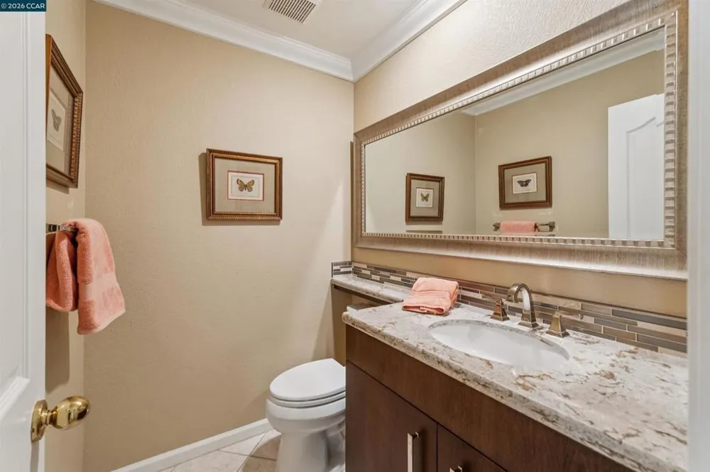 225 Valley Glen Ln Martinez, CA 94553