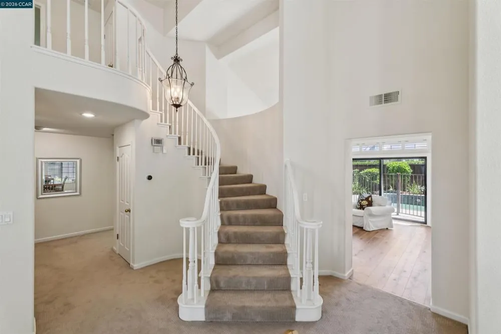 225 Valley Glen Ln Martinez, CA 94553