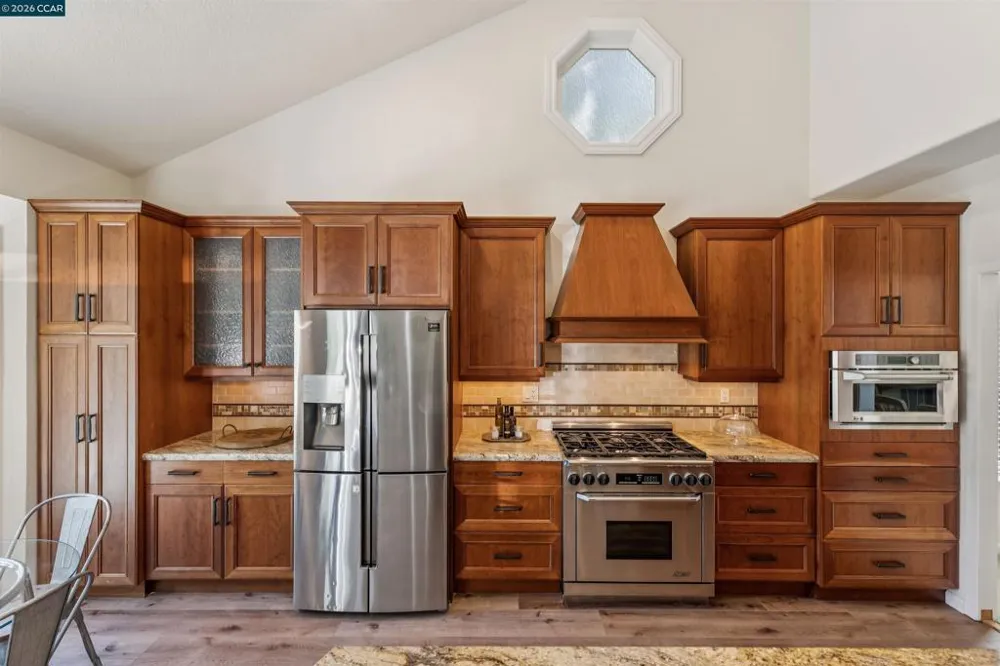 225 Valley Glen Ln Martinez, CA 94553