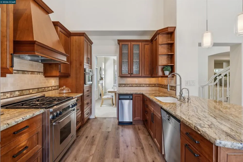 225 Valley Glen Ln Martinez, CA 94553
