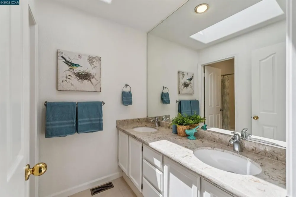 225 Valley Glen Ln Martinez, CA 94553