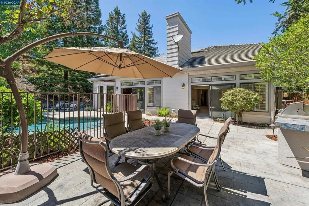225 Valley Glen Ln Martinez, CA 94553