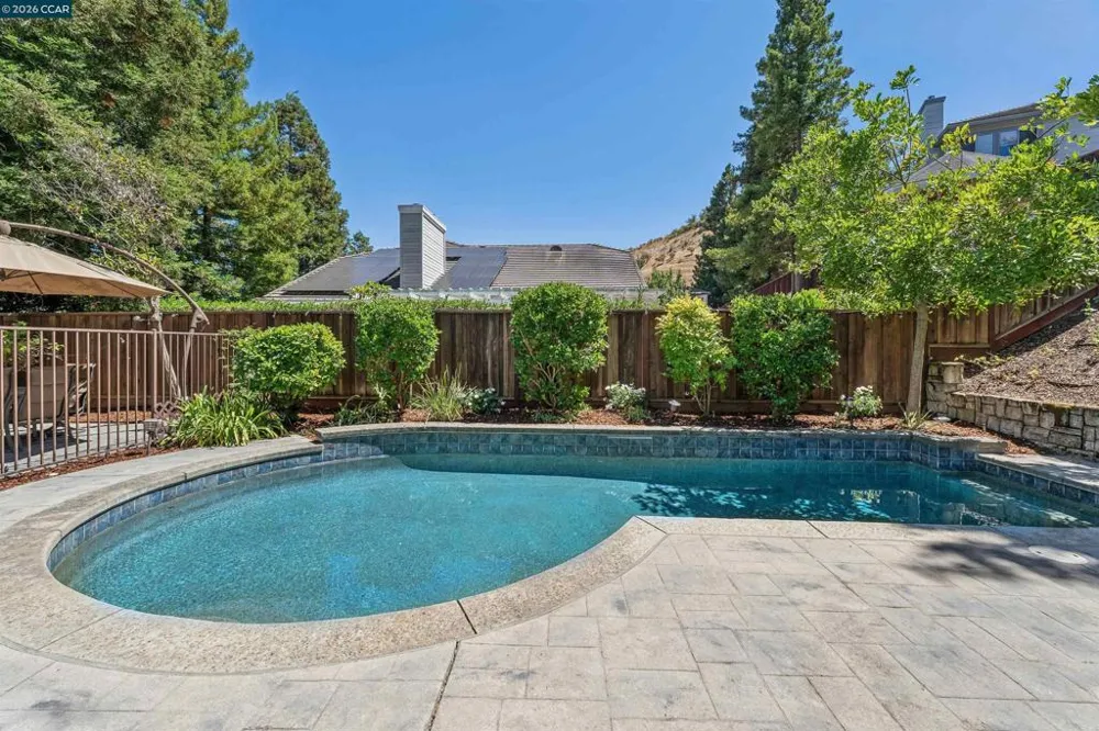 225 Valley Glen Ln Martinez, CA 94553