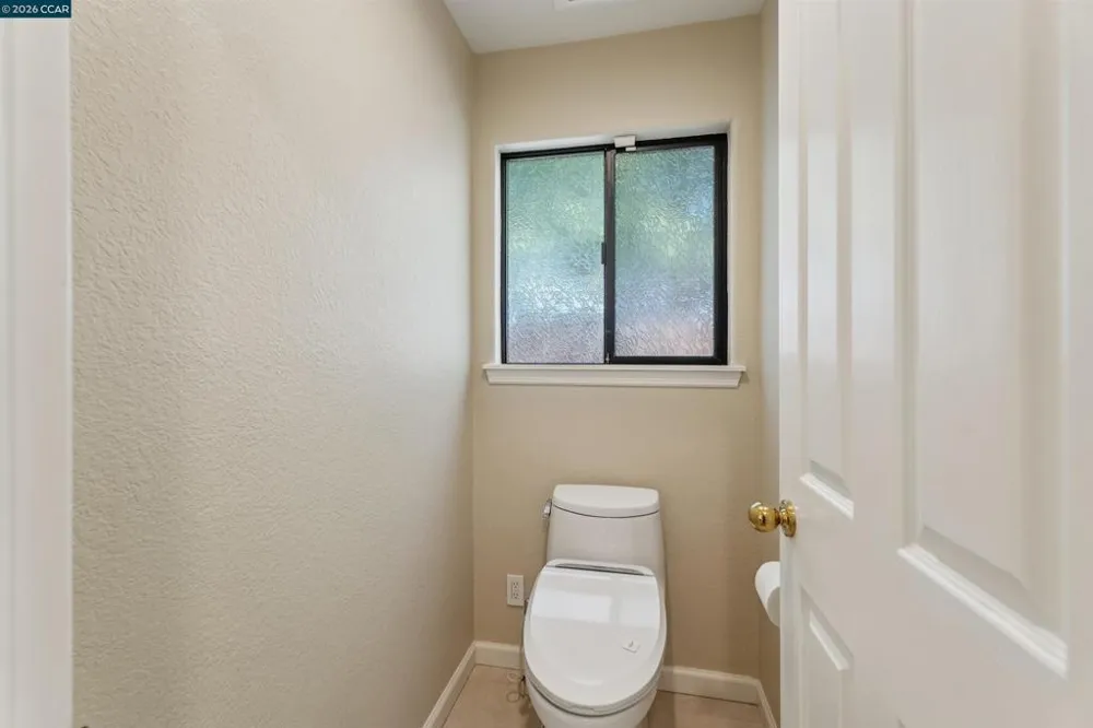 225 Valley Glen Ln Martinez, CA 94553