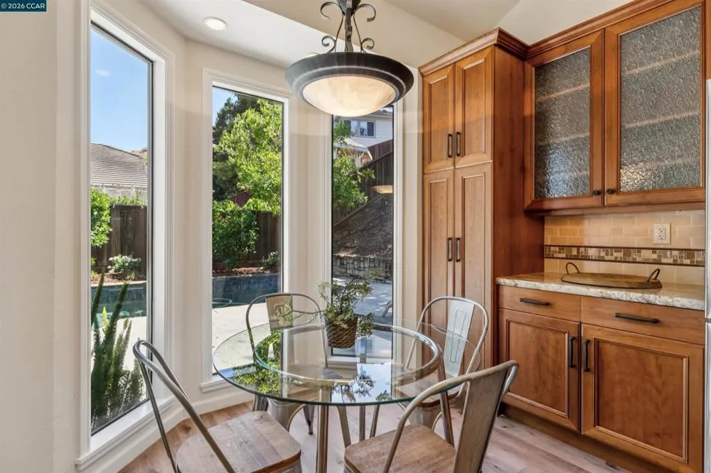 225 Valley Glen Ln Martinez, CA 94553
