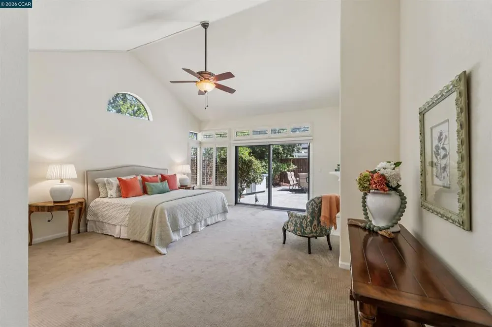 225 Valley Glen Ln Martinez, CA 94553