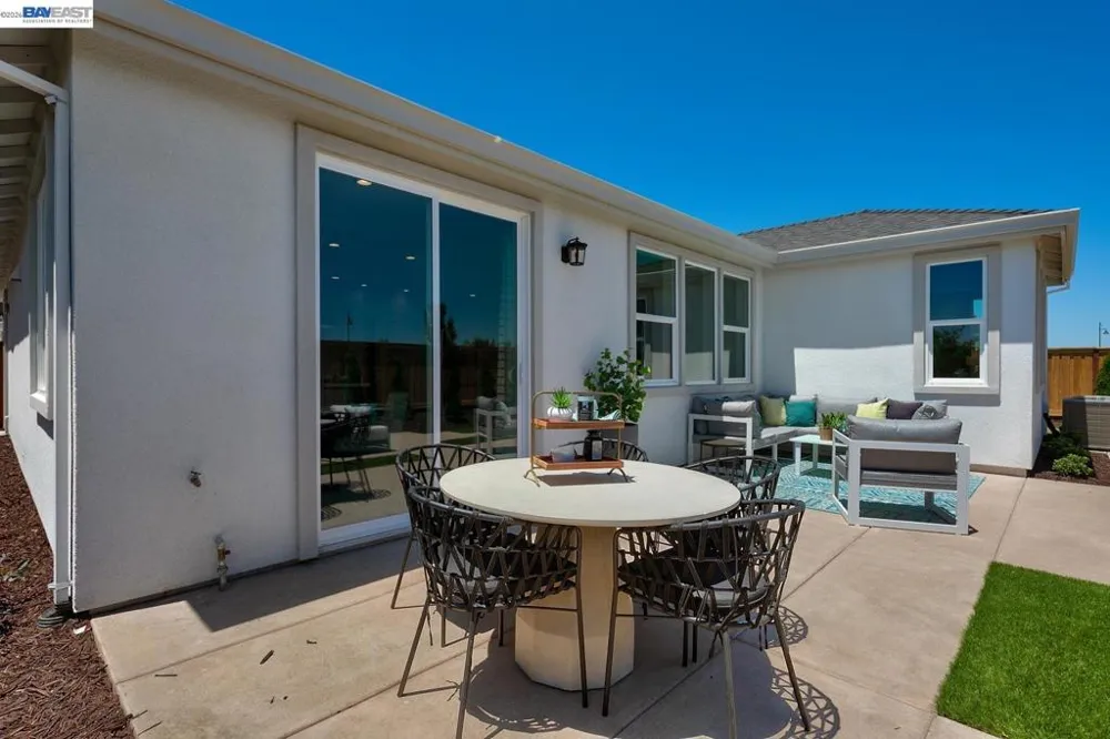 1021 Kestrel Street Manteca, CA 95336