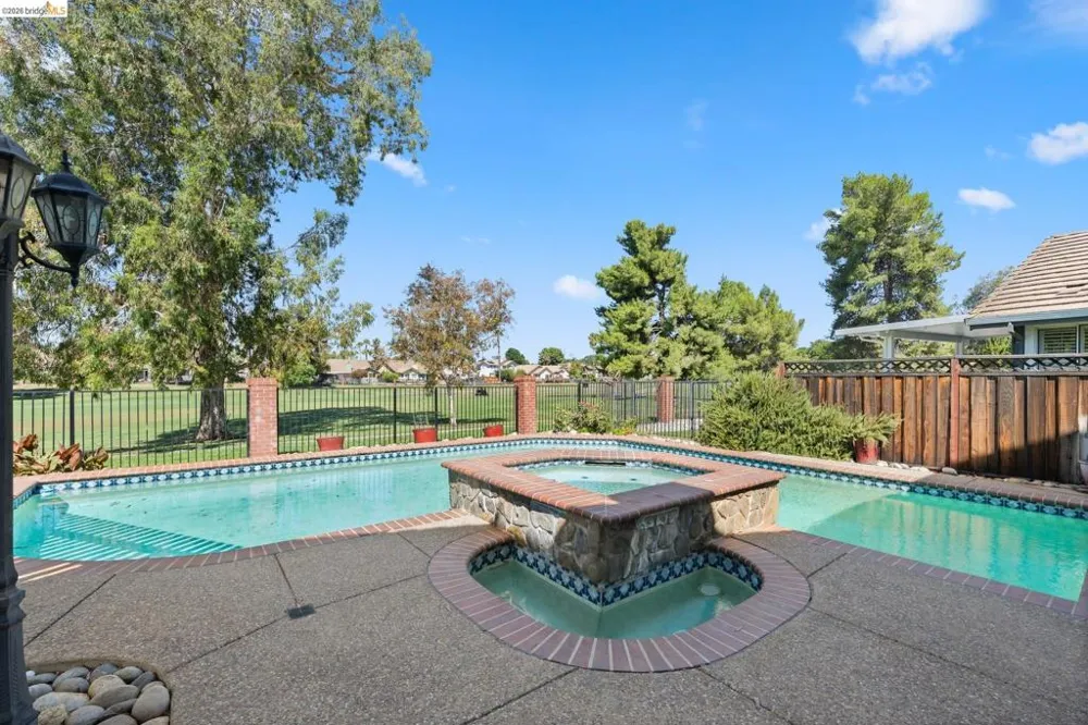 2216 Colonial Ct Discovery Bay, CA 94505
