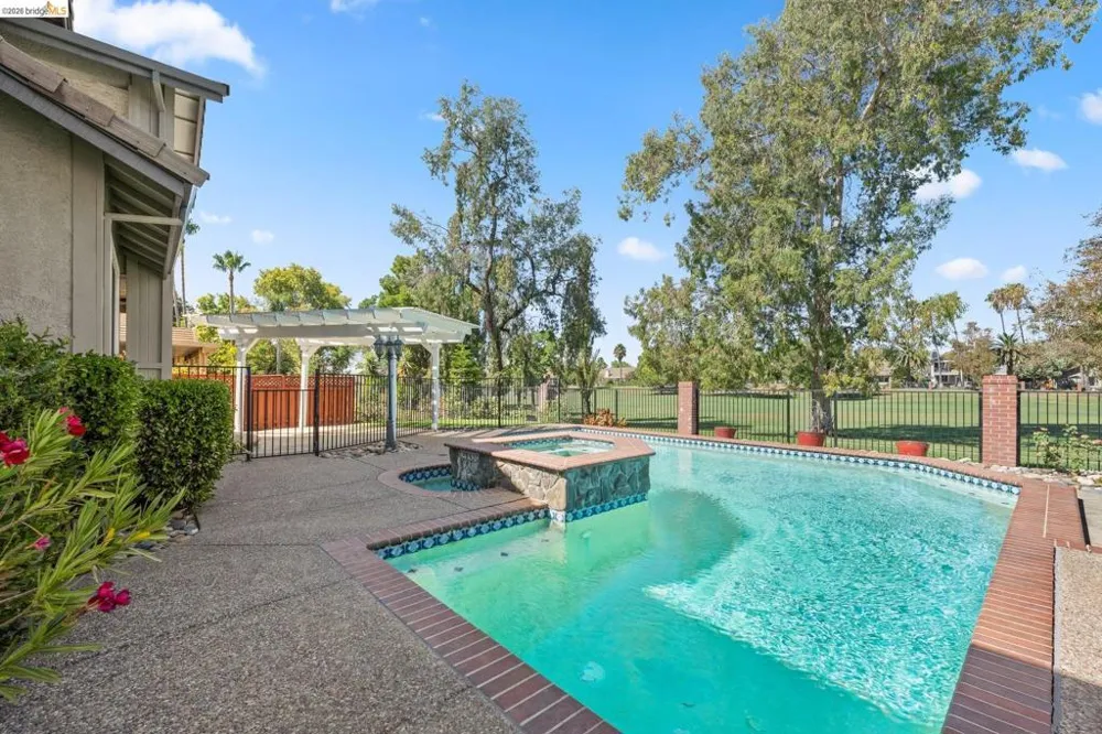 2216 Colonial Ct Discovery Bay, CA 94505
