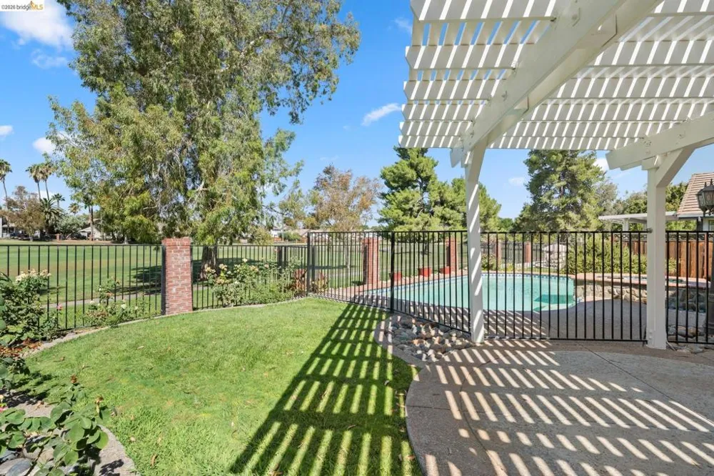 2216 Colonial Ct Discovery Bay, CA 94505