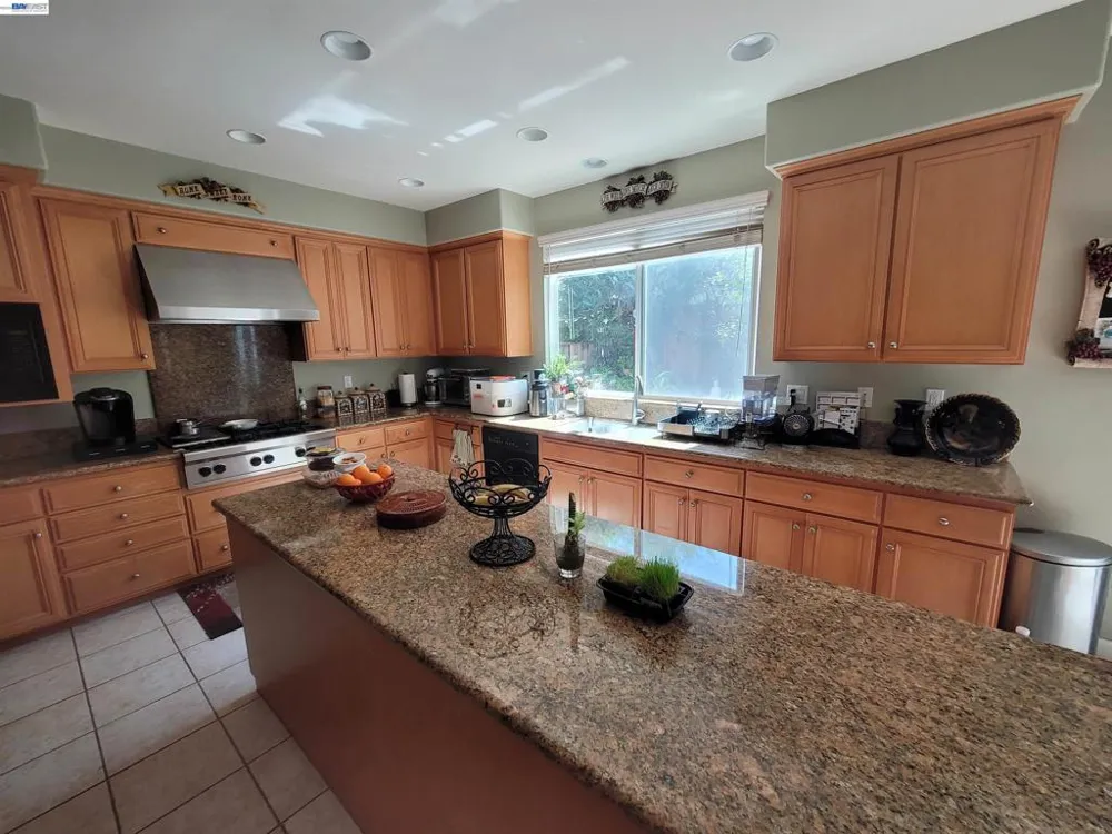 1250 W Lagoon Rd Pleasanton, CA 94566