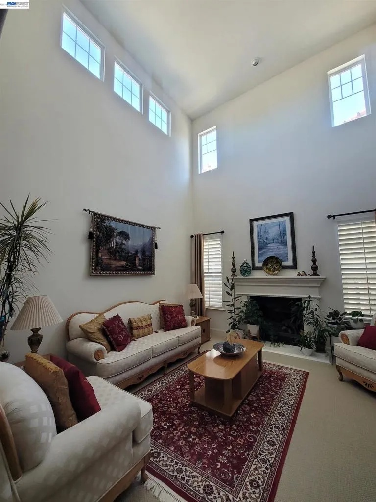 1250 W Lagoon Rd Pleasanton, CA 94566