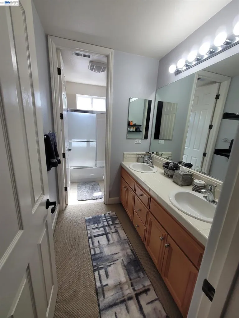 1250 W Lagoon Rd Pleasanton, CA 94566