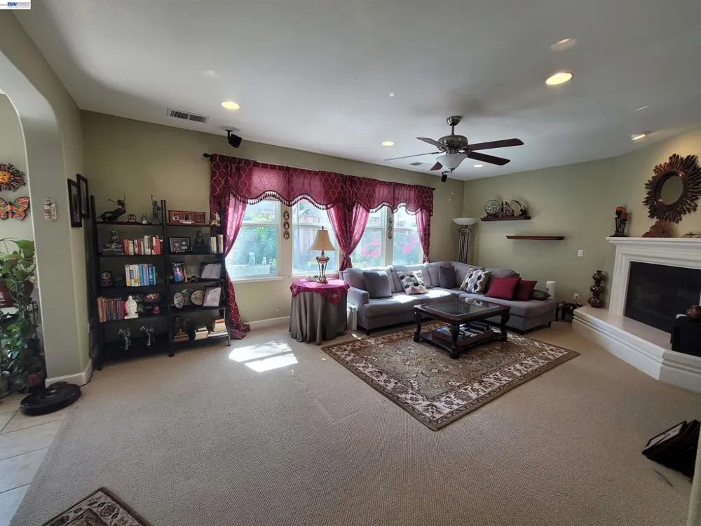 1250 W Lagoon Rd Pleasanton, CA 94566