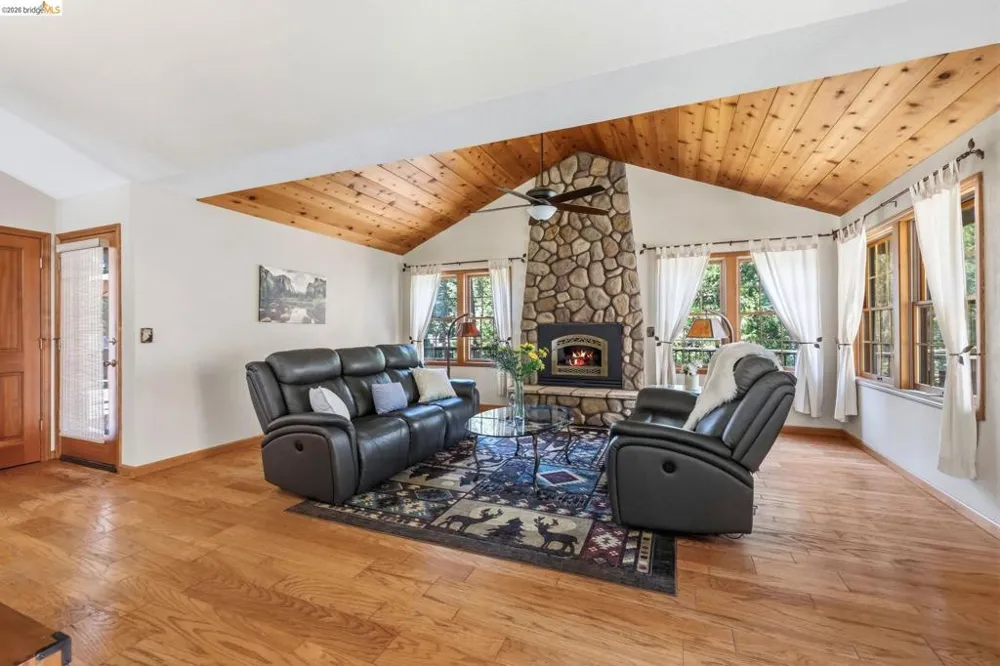 31500 Old Strawberry Rd Strawberry, CA 95364