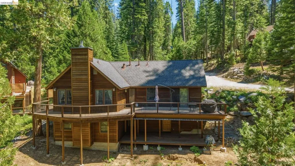 31500 Old Strawberry Rd Strawberry, CA 95364