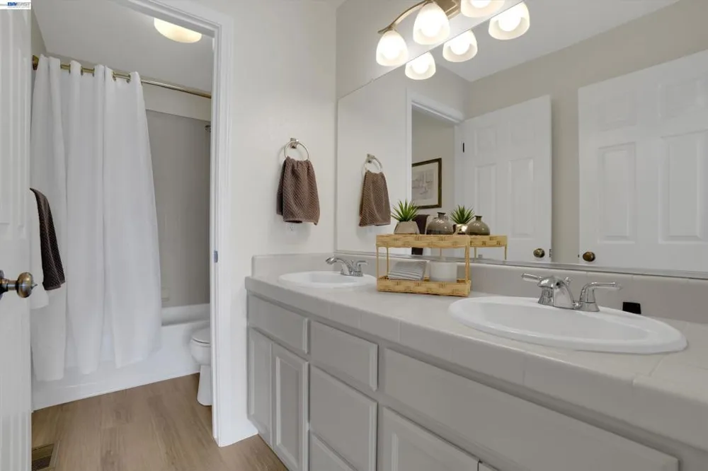 763 grafton st Manteca, CA 95337
