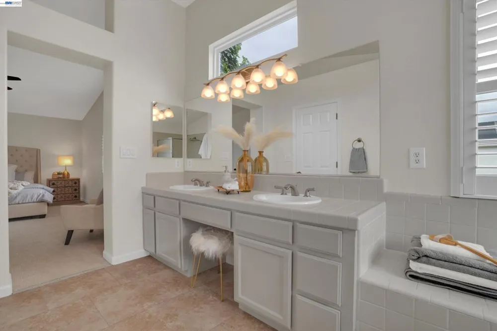 763 grafton st Manteca, CA 95337