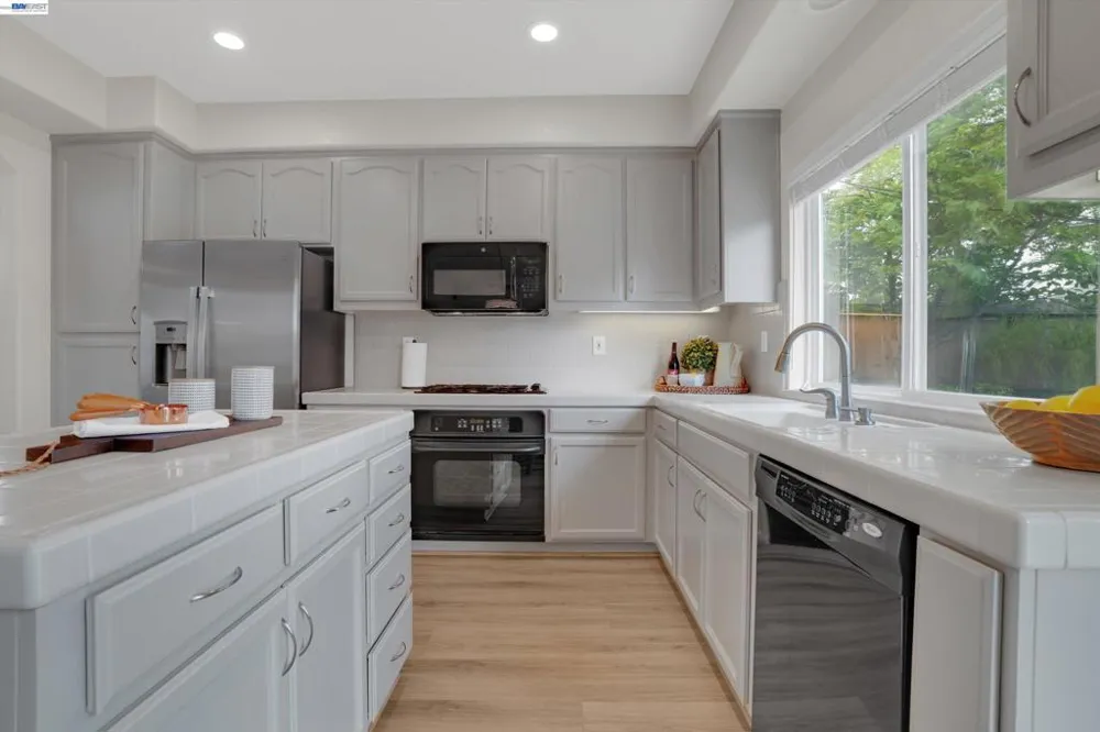 763 grafton st Manteca, CA 95337