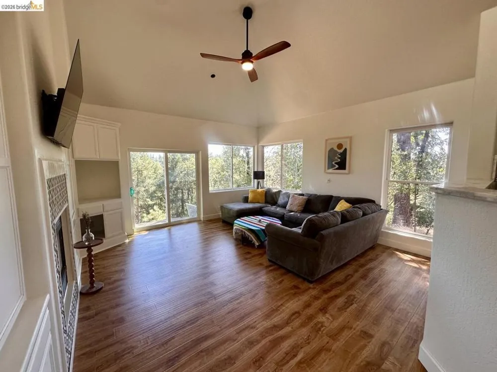 2080 Nelson RD Camino, CA 95709