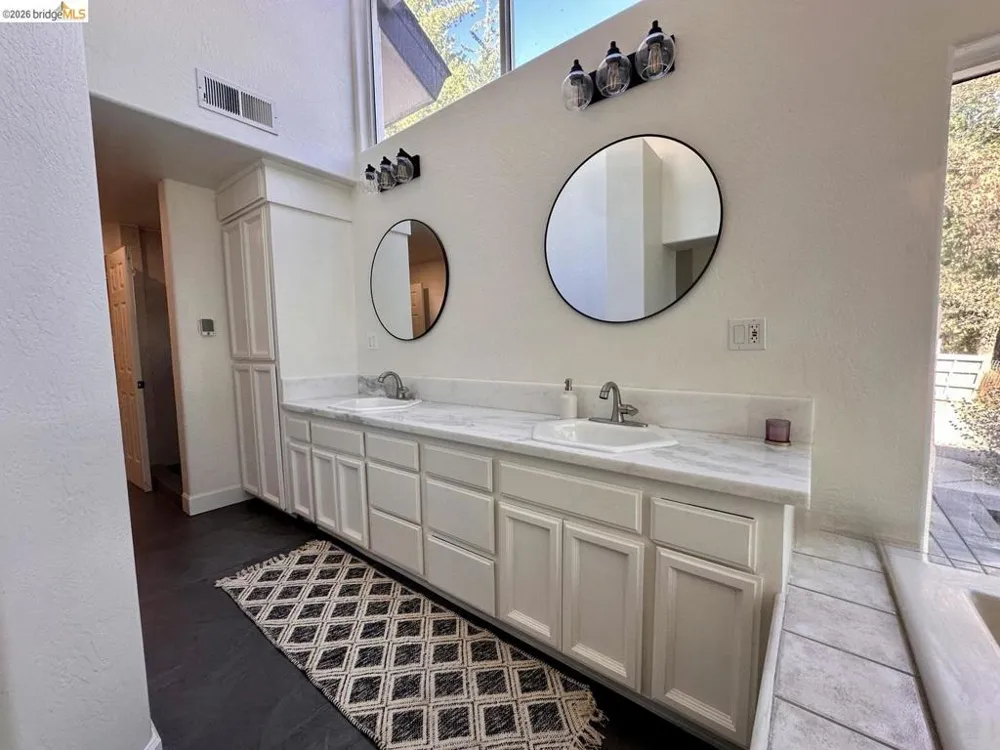 2080 Nelson RD Camino, CA 95709