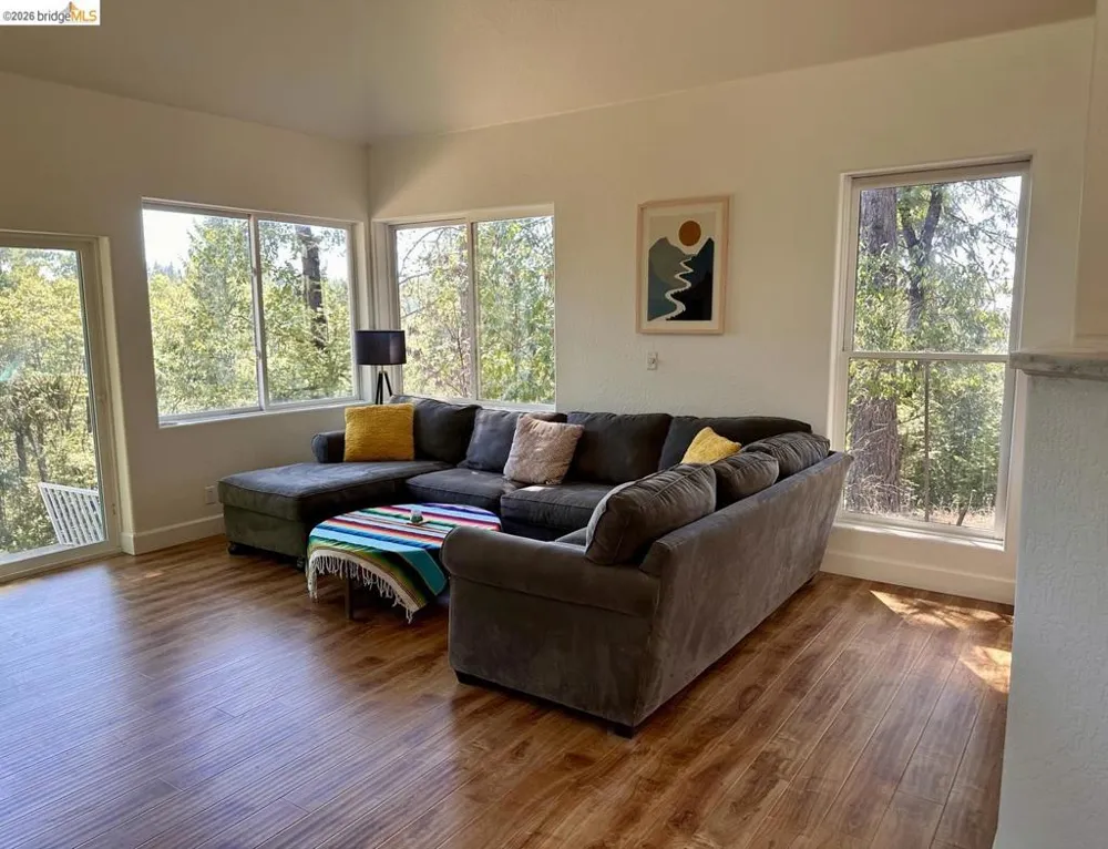 2080 Nelson RD Camino, CA 95709