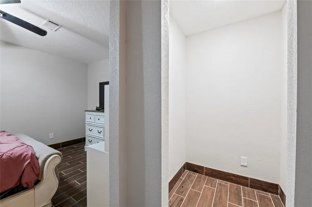 1803 Edgehill Road Pasadena, TX 77502
