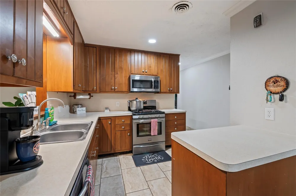 1803 Edgehill Road Pasadena, TX 77502