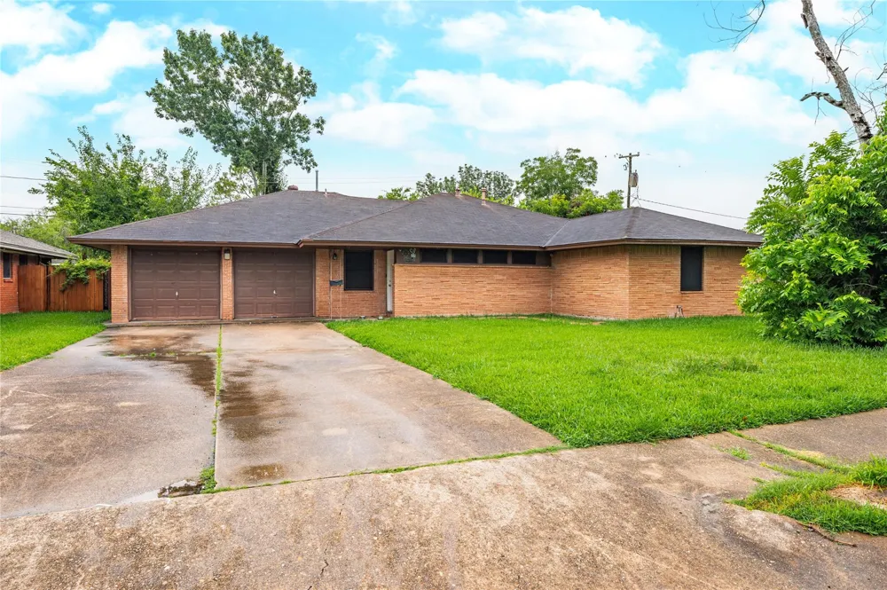 1803 Edgehill Road Pasadena, TX 77502