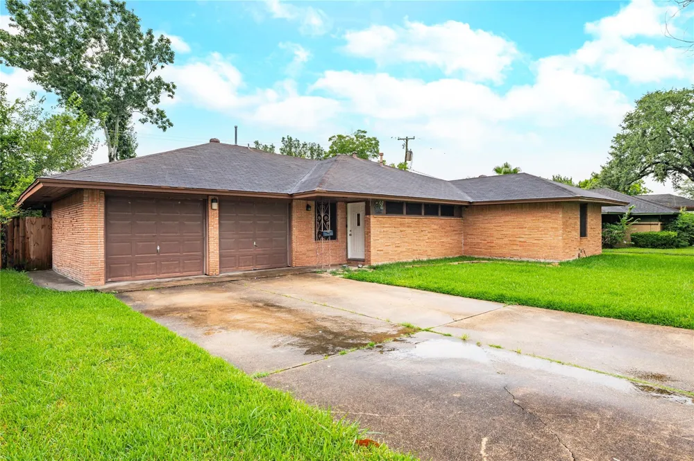 1803 Edgehill Road Pasadena, TX 77502