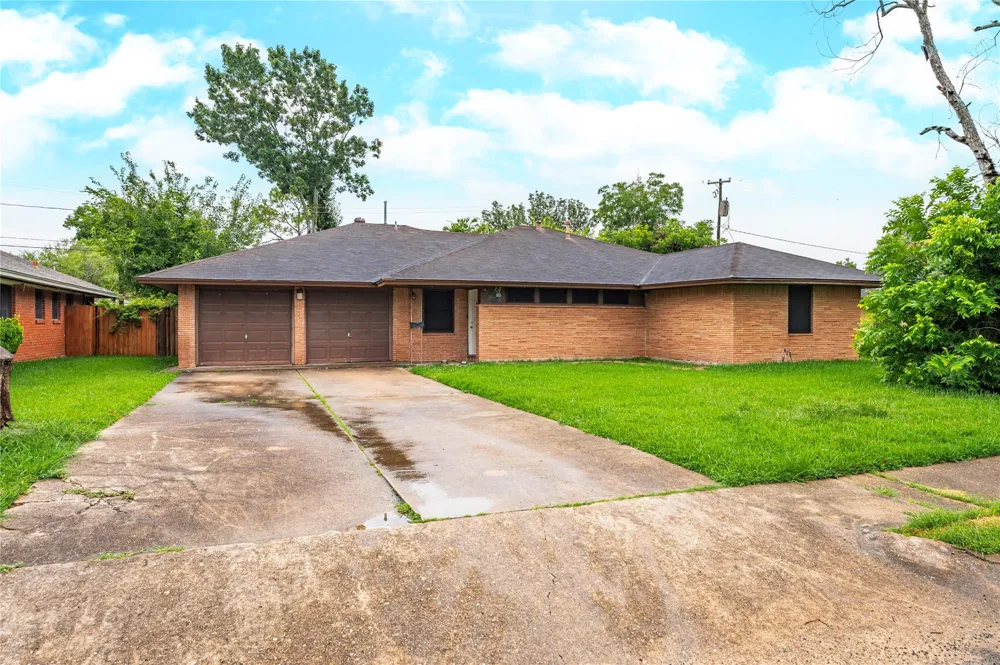 1803 Edgehill Road Pasadena, TX 77502