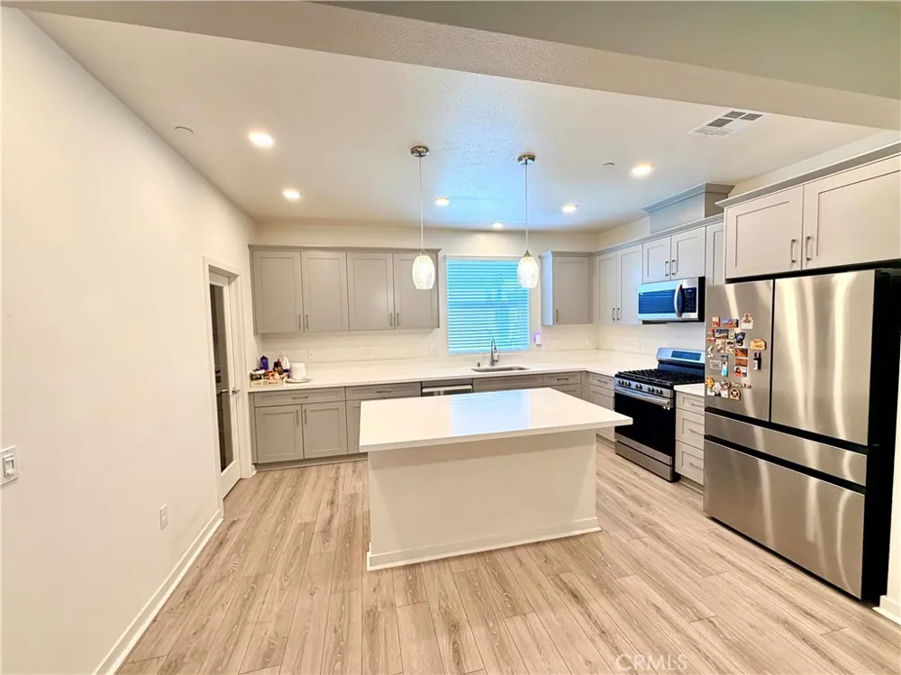 715 Winchester Drive Oxnard, CA 93036