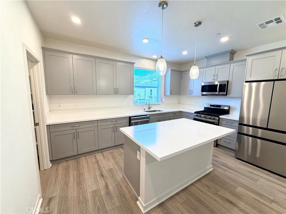 715 Winchester Drive Oxnard, CA 93036
