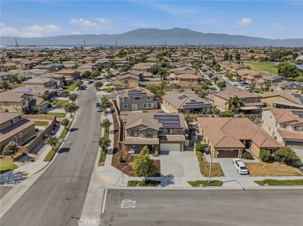 13998 Agate Court Eastvale, CA 92880