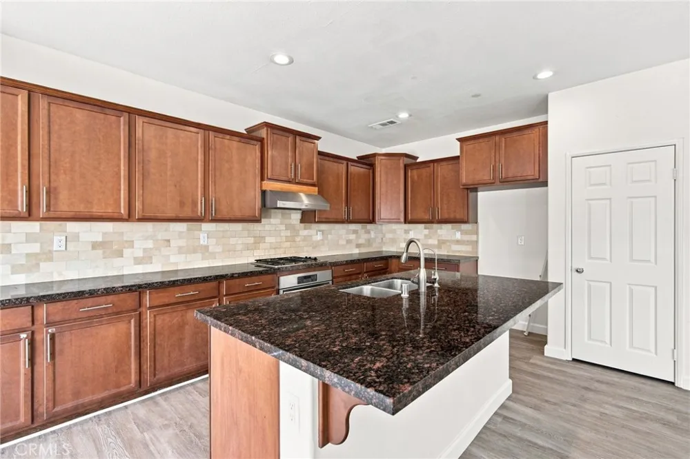 13998 Agate Court Eastvale, CA 92880