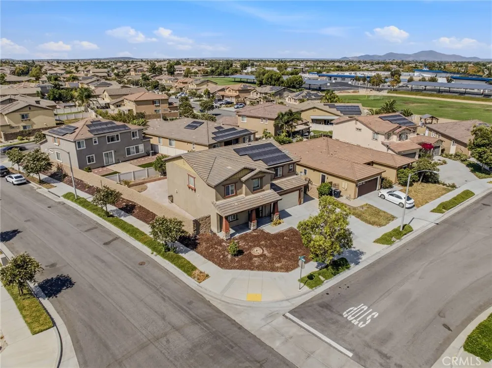 13998 Agate Court Eastvale, CA 92880