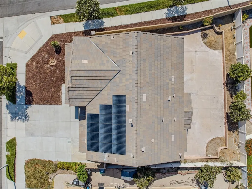 13998 Agate Court Eastvale, CA 92880