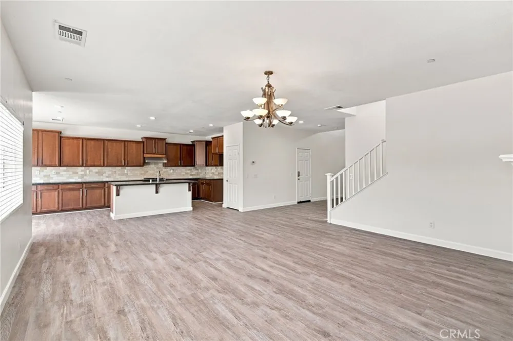 13998 Agate Court Eastvale, CA 92880