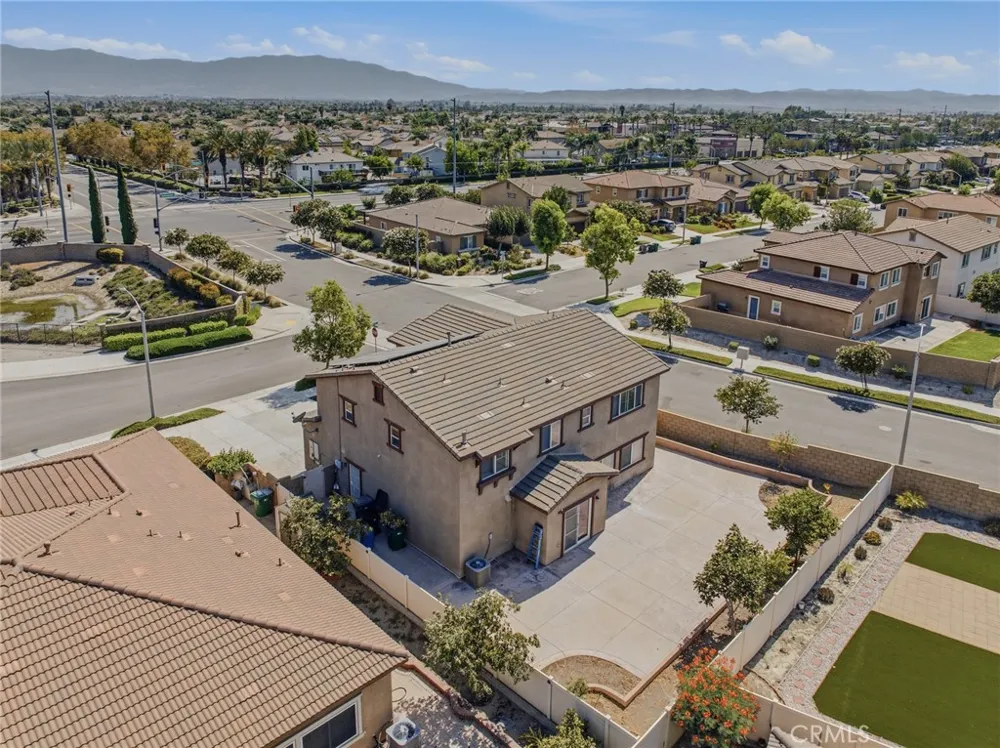 13998 Agate Court Eastvale, CA 92880