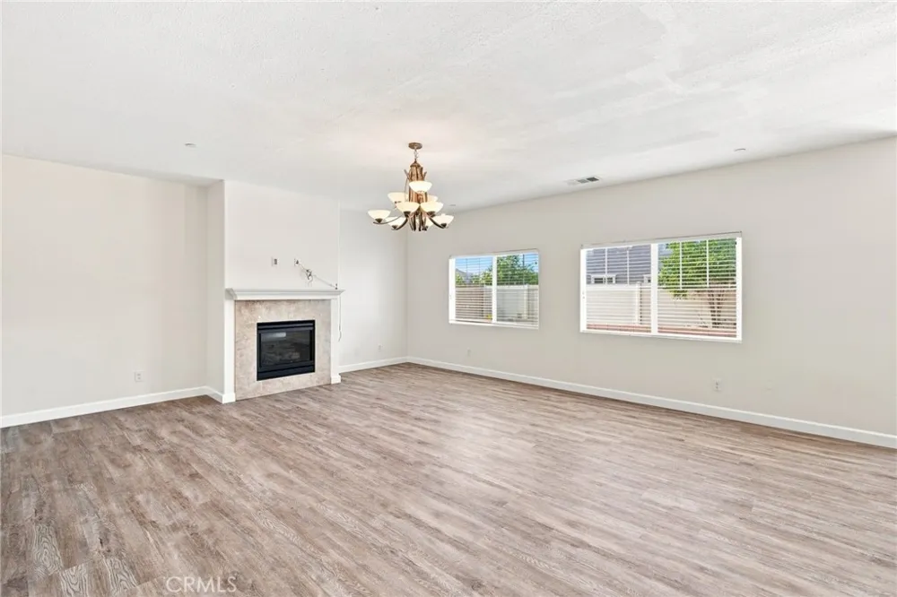 13998 Agate Court Eastvale, CA 92880