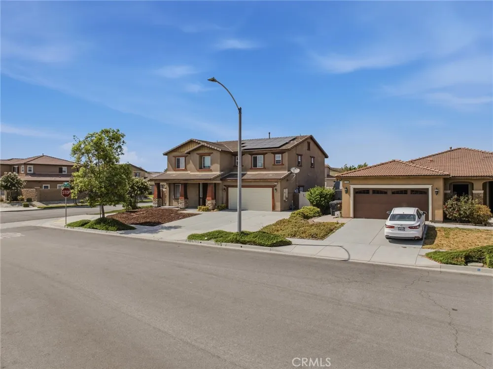 13998 Agate Court Eastvale, CA 92880
