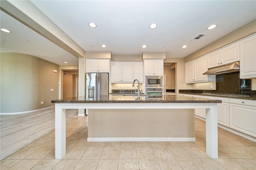 1324 Macneil Drive Azusa, CA 91702