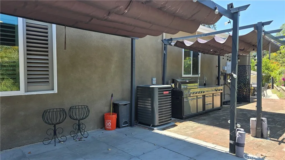1018 La Presa Drive Pasadena, CA 91107