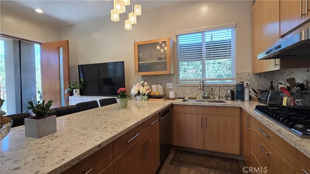 1018 La Presa Drive Pasadena, CA 91107