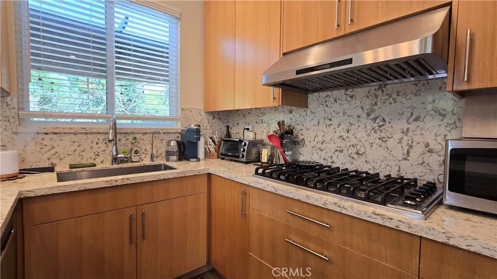 1018 La Presa Drive Pasadena, CA 91107