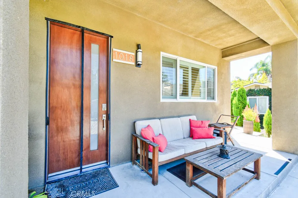 1018 La Presa Drive Pasadena, CA 91107