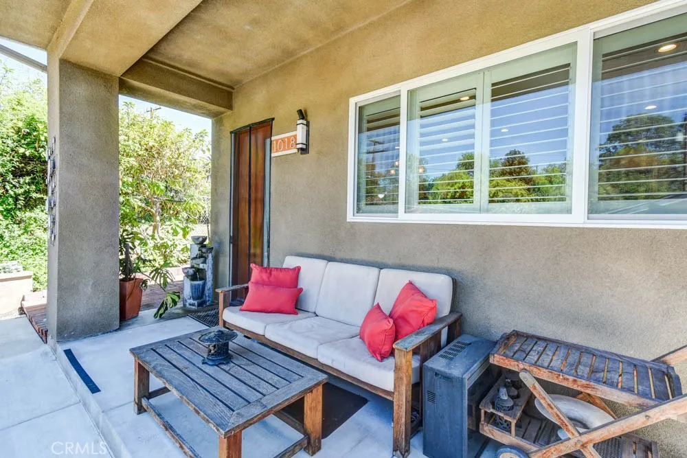1018 La Presa Drive Pasadena, CA 91107